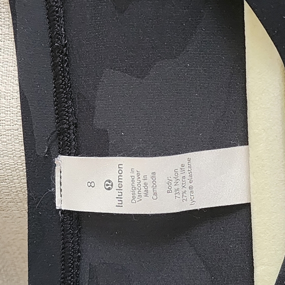 Lululemon Athletica Black Camouflage Top Size 8 - Picture 2 of 4